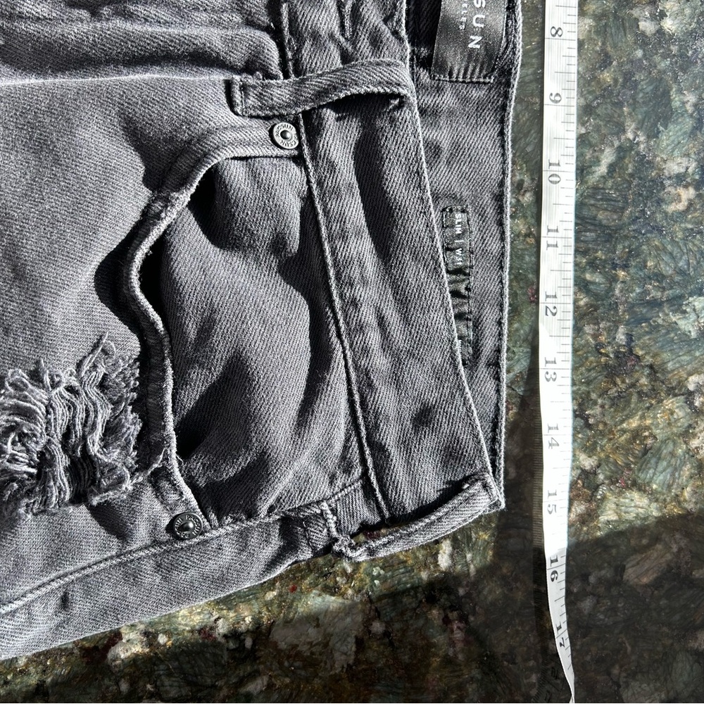 PacSun Men’s Roses Floral Distressed Black denim Shorts. Grunge. Streetwear. 31 - Picture 9 of 14